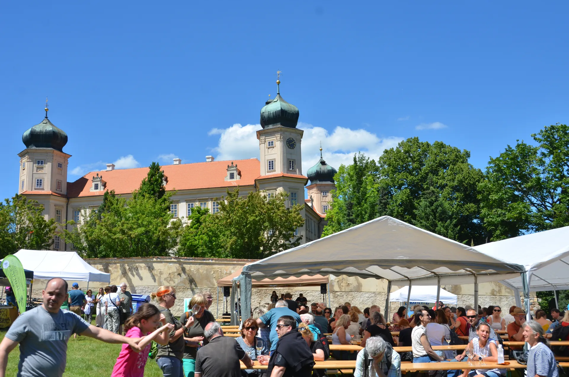 Vinařské stánky