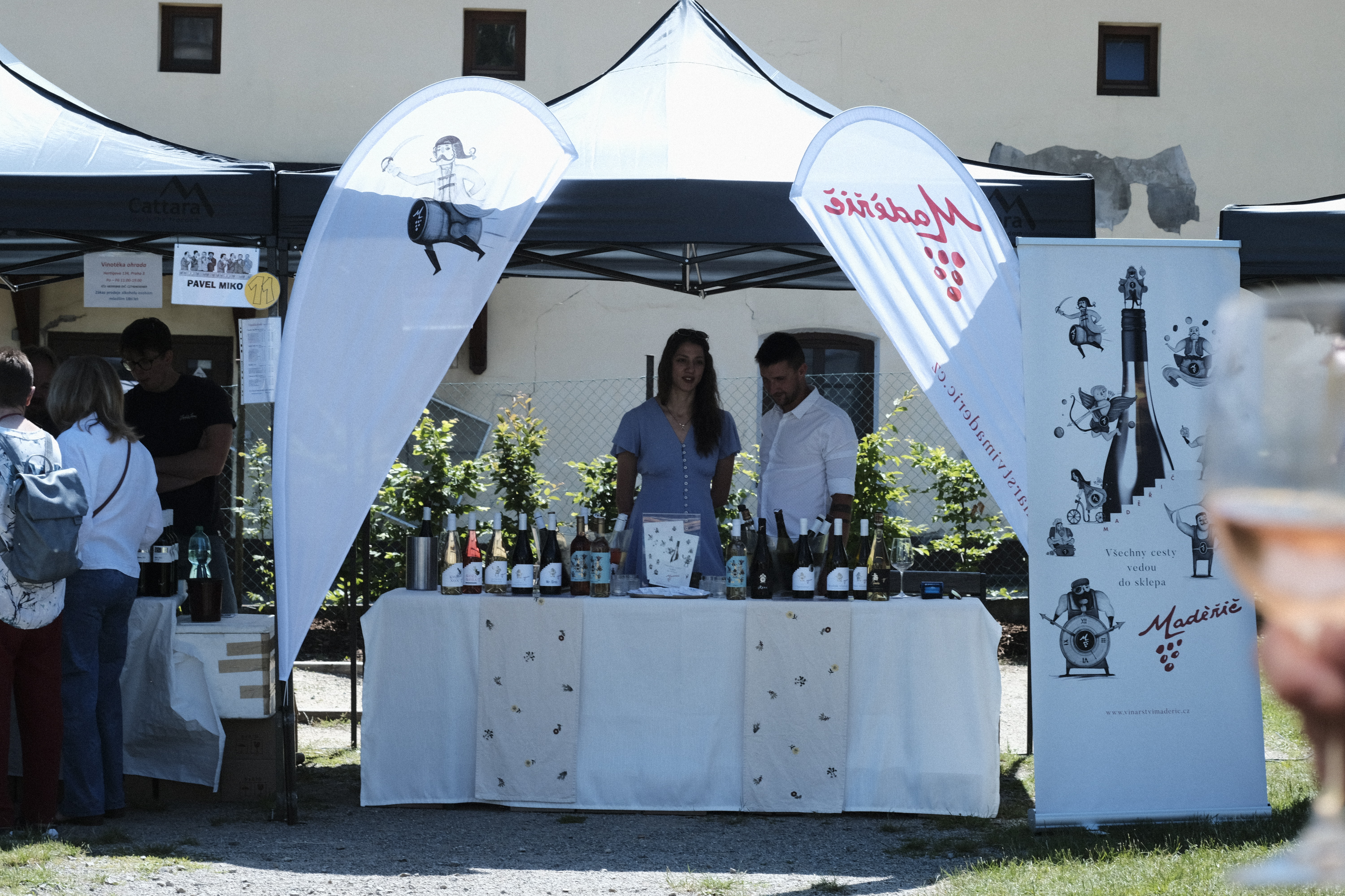 Předzámčí při západu slunce